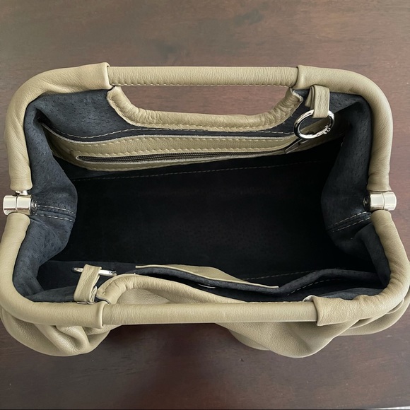 Super soft leather handbag - Picture 3 of 13